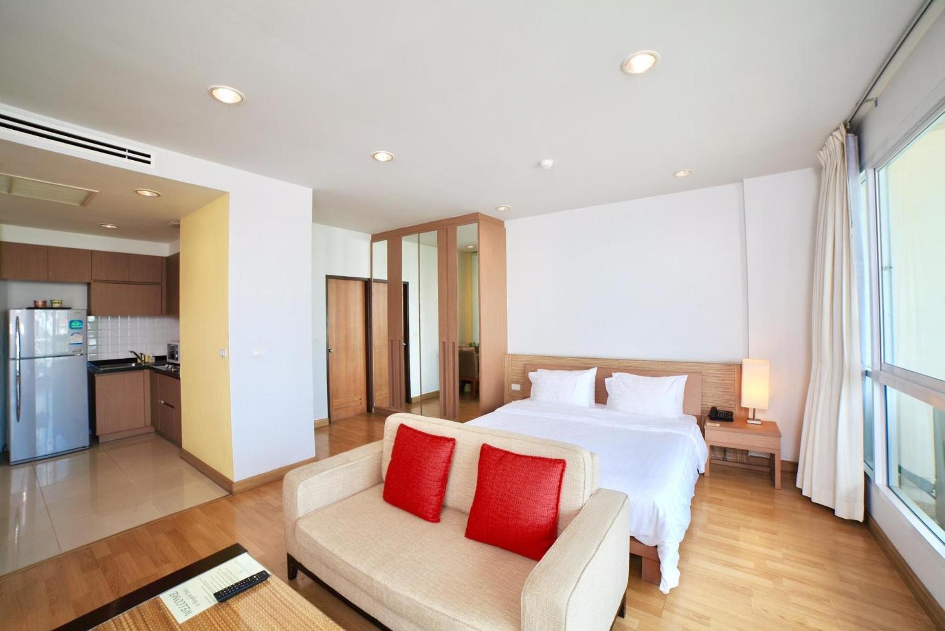 Bangkok Patio Bts Sanam Pao Aparthotel Exterior photo